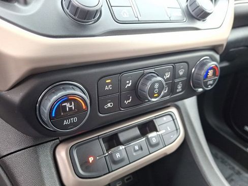 Used 2023 GMC Acadia Denali image 14