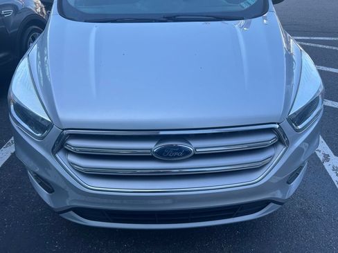 Used 2017 Ford Escape SE w/ SE Cold Weather Package AWD/4WD image 2