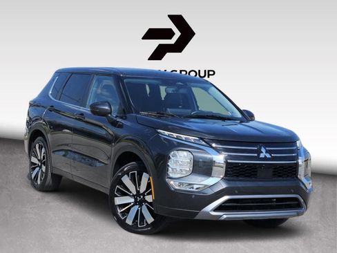 Used 2025 Mitsubishi Outlander SE AWD/4WD image 1