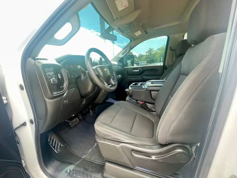 Used 2020 Chevrolet Silverado 2500 Custom w/ Custom Value Package RWD image 6