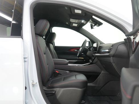 Used 2026 Chevrolet Traverse Z71 w/ Driver Confidence Package AWD/4WD image 12