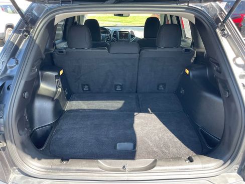 Used 2015 Jeep Cherokee Latitude w/ Cold Weather Group AWD/4WD image 7