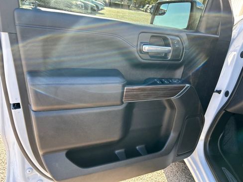 Used 2022 Chevrolet Silverado 1500 LT AWD/4WD image 12