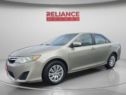 Used 2014 Toyota Camry LE image 2