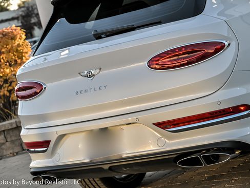 Used 2024 Bentley Bentayga image 15