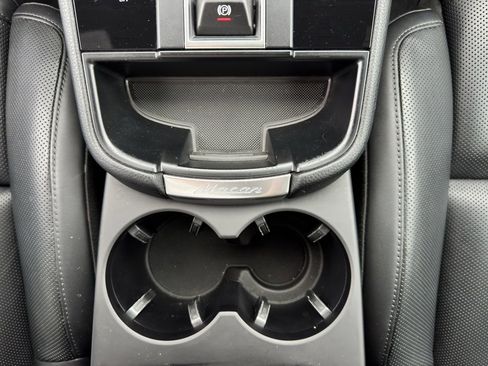 Used 2024 Porsche Macan image 23