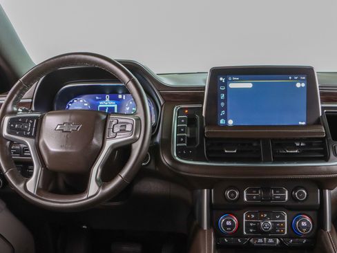 Used 2023 Chevrolet Suburban Z71 w/ Luxury Package image 18