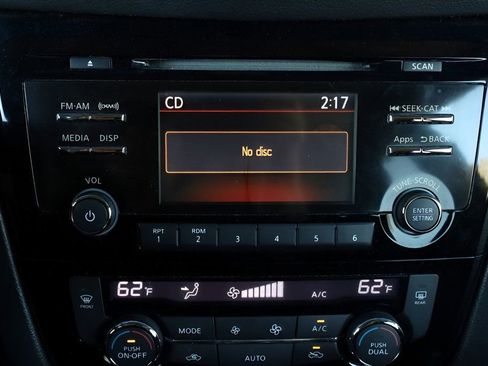 Used 2016 Nissan Rogue SV image 26