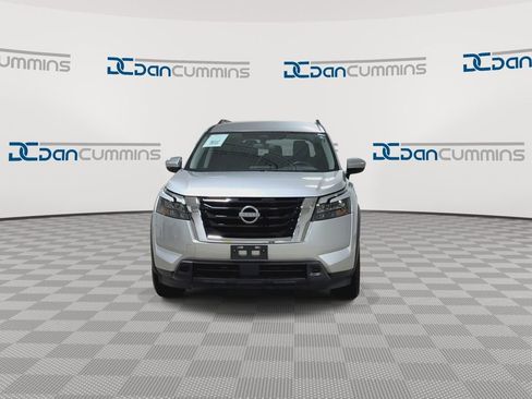 Used 2024 Nissan Pathfinder SV AWD/4WD image 3
