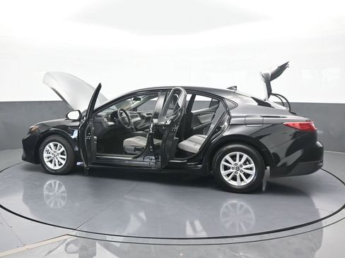 Used 2025 Toyota Camry LE image 71