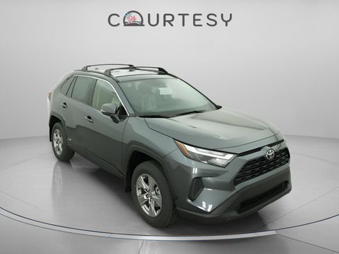 New 2025 Toyota RAV4 XLE image 18