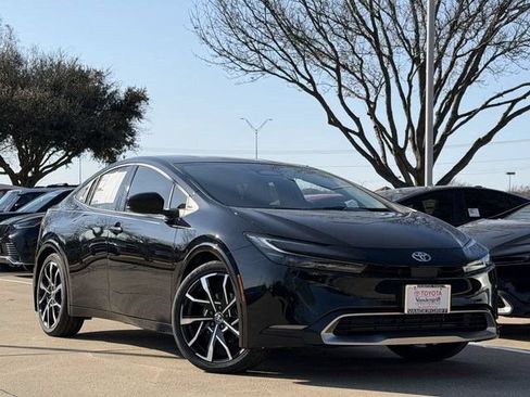 Used 2026 Toyota Prius Plug-In Hybrid FWD image 2