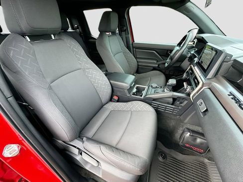 Used 2025 Toyota Tacoma SR5 AWD/4WD image 25