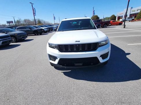 Used 2025 Jeep Grand Cherokee Limited w/ Luxury Tech Group II AWD/4WD image 7