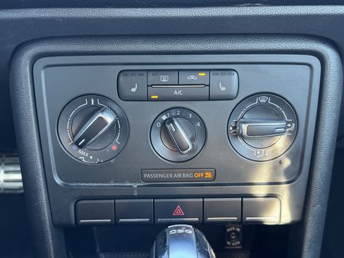 Used 2013 Volkswagen Beetle 2.0T image 18