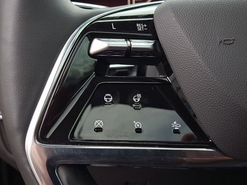 Used 2025 Cadillac Escalade Premium Luxury image 23