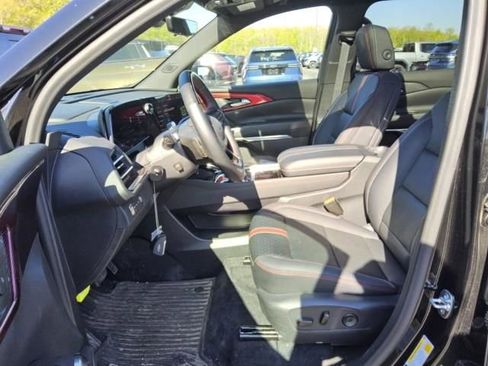 Used 2024 Chevrolet Traverse RS w/ LPO, Floor Liner Package AWD/4WD image 5