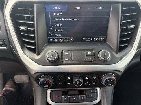 Used 2023 GMC Acadia SLT w/ Preferred Package image 12