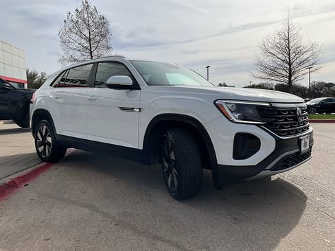 Used 2025 Volkswagen Atlas Cross Sport SE image 4