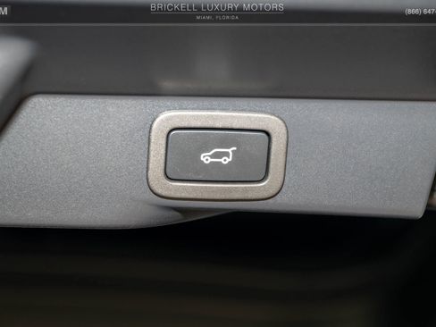 Used 2022 Land Rover Range Rover Sport SVR Carbon Edition AWD/4WD image 17