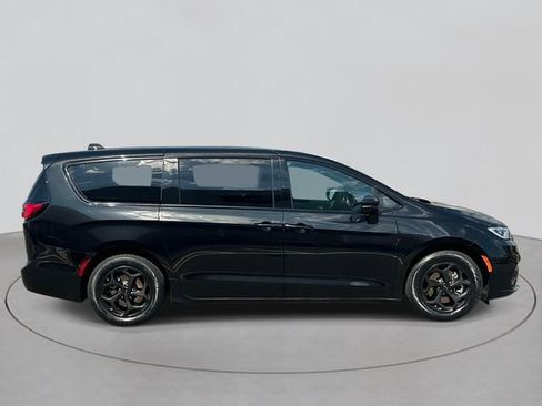 Used 2022 Chrysler Pacifica Touring-L w/ S Appearance Package FWD image 34