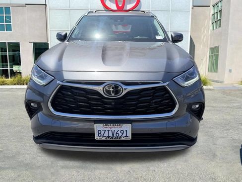 Used 2022 Toyota Highlander Platinum FWD image 3