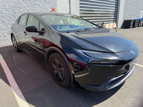 Used 2024 Toyota Prius LE FWD image 5
