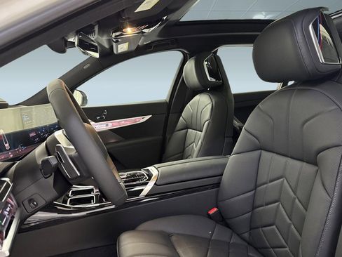 New 2026 BMW 750e xDrive w/ Premium Package AWD/4WD image 20