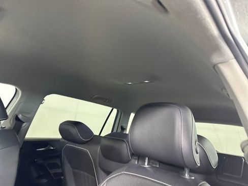 Used 2022 Volkswagen Tiguan SE FWD image 12