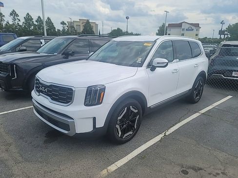 Used 2023 Kia Telluride S FWD image 1