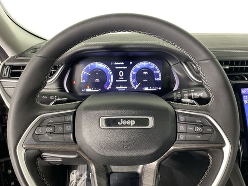 Used 2024 Jeep Grand Cherokee Limited AWD/4WD image 22