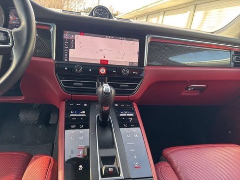 Used 2022 Porsche Macan S image 11