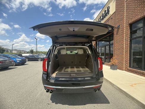 Used 2023 GMC Yukon XL Denali w/ Denali Reserve Package AWD/4WD image 31