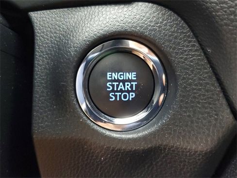 Used 2022 Toyota RAV4 XLE image 31