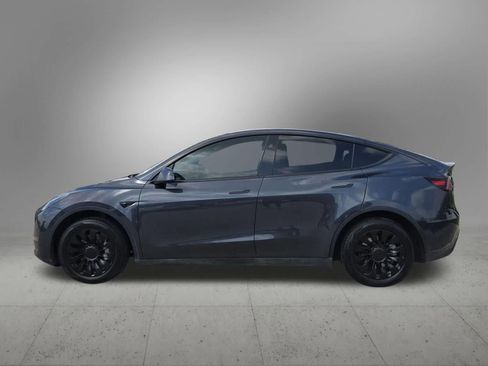 Used 2024 Tesla Model Y 2WD image 3