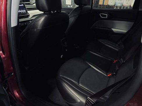 Used 2022 Jeep Compass Limited image 19