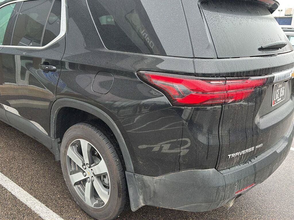 Used 2022 Chevrolet Traverse LT w/ LT Premium Package AWD/4WD image 6