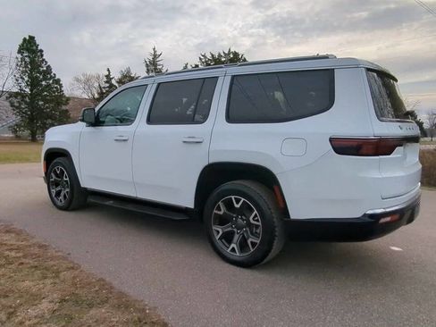 Used 2024 Jeep Wagoneer Series III image 3