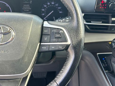 Used 2021 Toyota Sienna XLE image 38