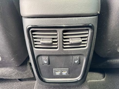 Used 2023 Chrysler 300 C RWD image 13