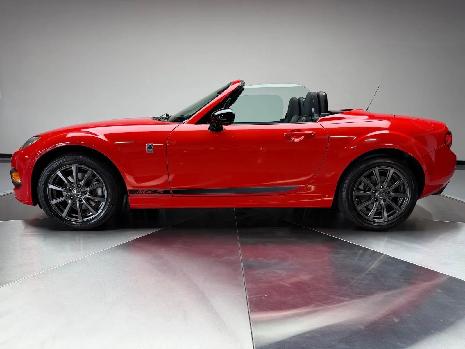 Used 2013 MAZDA MX-5 Miata Club RWD image 4