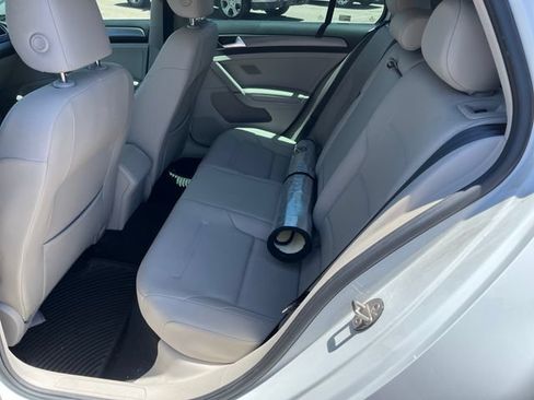 Used 2020 Volkswagen Golf 4-Door FWD image 3