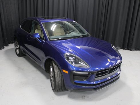 Certified 2025 Porsche Macan image 14
