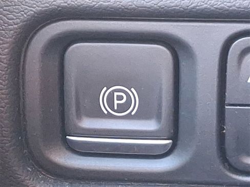 Used 2022 GMC Yukon AT4 image 25