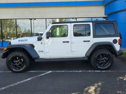 Used 2023 Jeep Wrangler Unlimited w/ Cold Weather Group AWD/4WD image 2