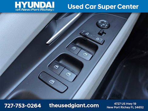 Used 2023 Hyundai Elantra Limited image 30