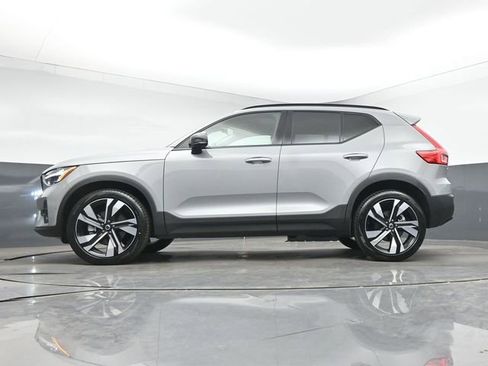 Used 2025 Volvo XC40 B5 Plus AWD/4WD image 40