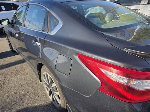 Used 2016 Nissan Altima 2.5 SV w/ Convenience Package image 5