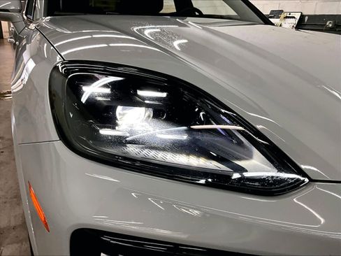 Used 2025 Porsche Cayenne image 29