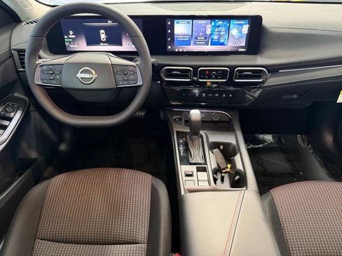 Used 2026 Nissan Sentra SR w/ Floor Mat Package FWD image 28